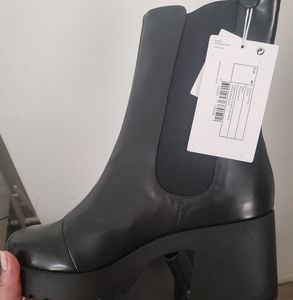 Black boots- Monki